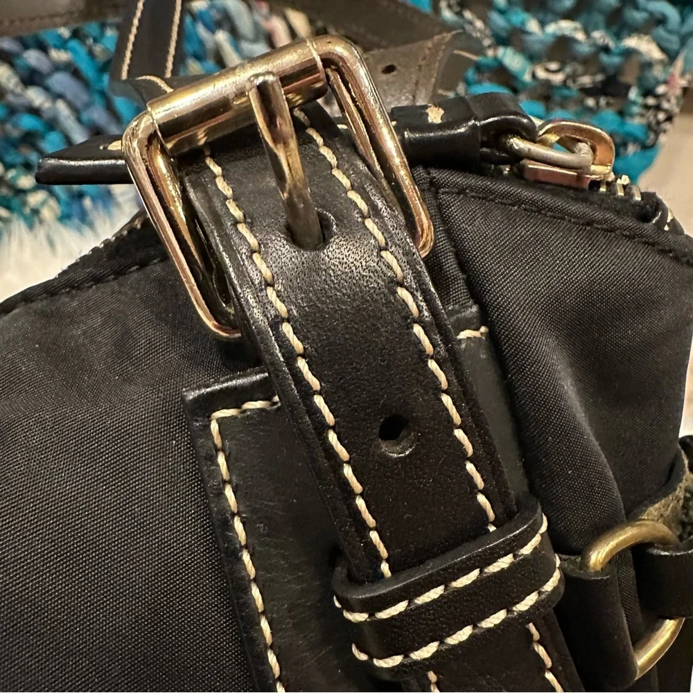 Dooney & Bourke Large Nina Shoulder Handbag Black Nylon Fuschia Lining - Picture 8 of 16